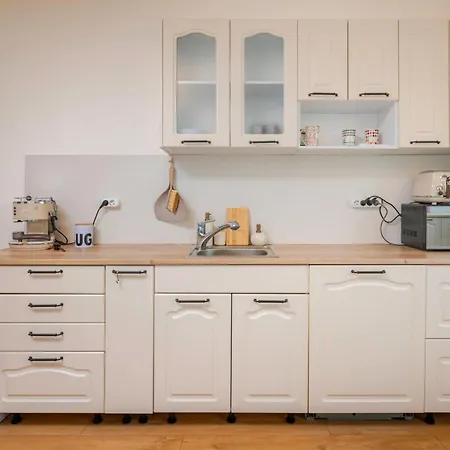Apartament Your 2bd Away From With Working Space *
